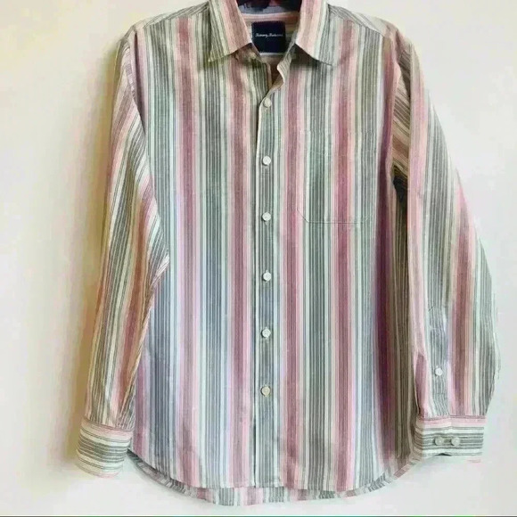 Tommy Bahama Silk Blend Button Down Shirt. - Picture 1 of 8